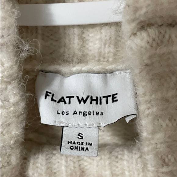 Flat White Los Angelos Cropped Oatmeal Colour Sweater Size Small - Picture 4 of 10